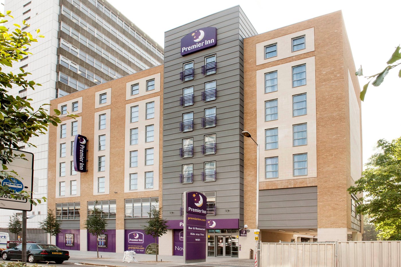 Premier Inn London Croydon Town Centre Hotel – Bar oder Lounge: Fotos ...