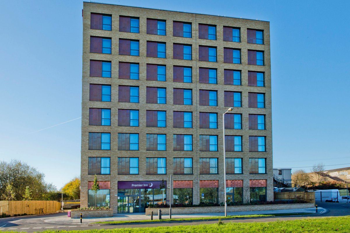 Premier Inn London Tolworth (런던) - 호텔 리뷰 & 가격 비교