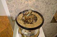 Il cuculo del 14, 50 metri grande orologio a cucù picchi di '' fuori l' orologio a cucù museo degli orologi Gernrode, Germania, 27 dicembre 2017.  Il cuculo, che è anche chiamato 'Harzmichel