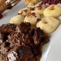 Roe-deer in cranberry sauce with local damplings (klusky)