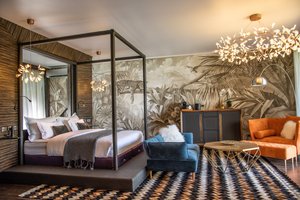 Room & Suite