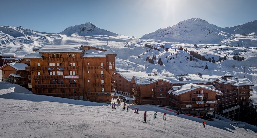 Vue extérieure de l'Hôtel Les Balcons Village*** de Belle-Plagne