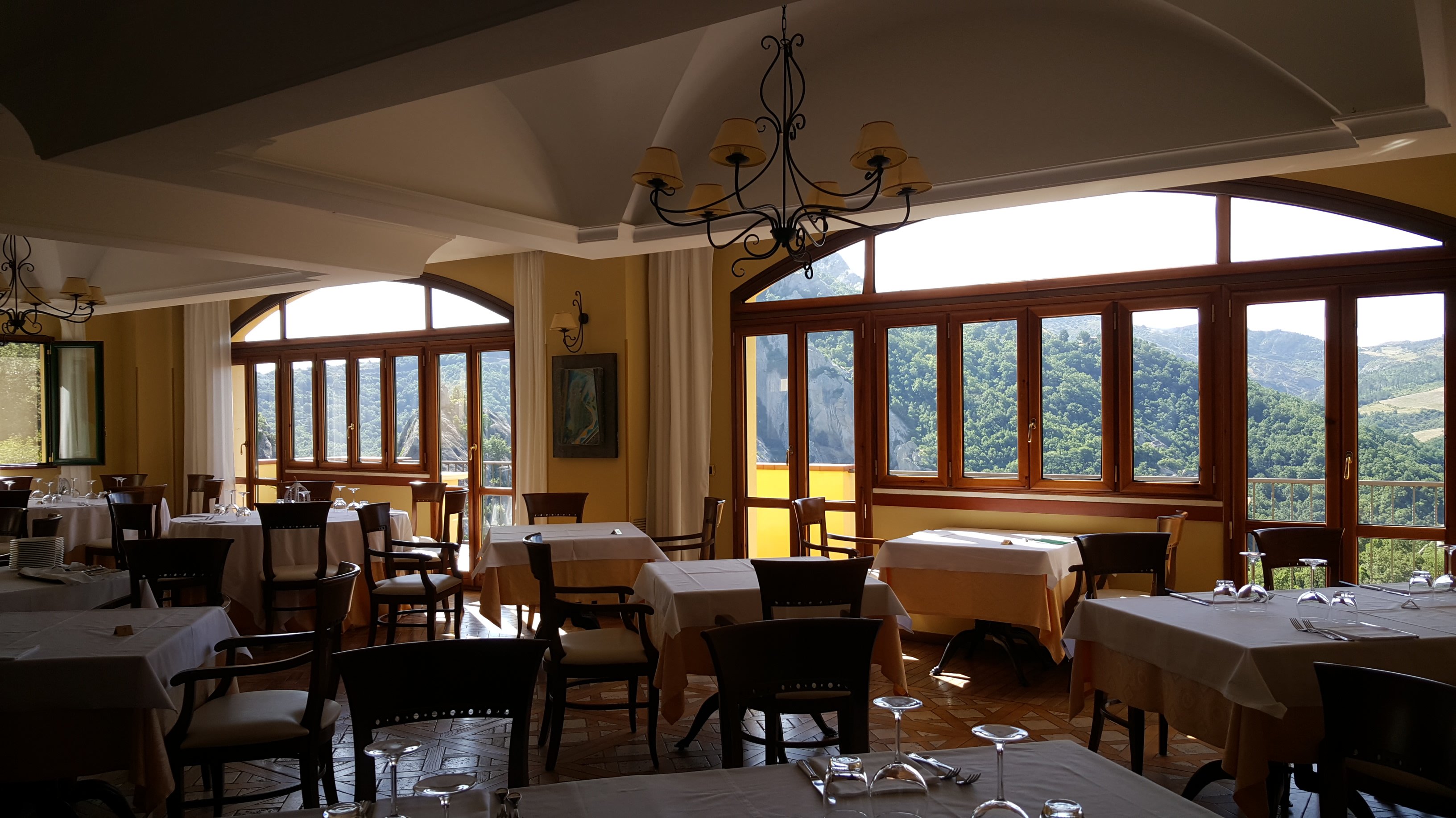 ALBERGO LA LOCANDA DI CASTROMEDIANO Hotel (Castelmezzano, Provincia Di ...