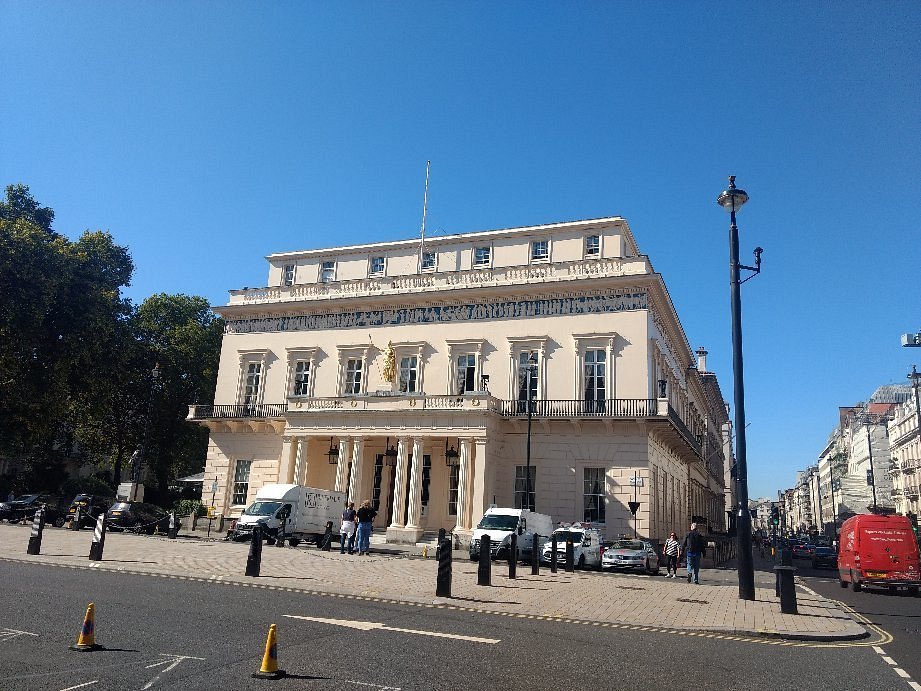 guru walking tour london