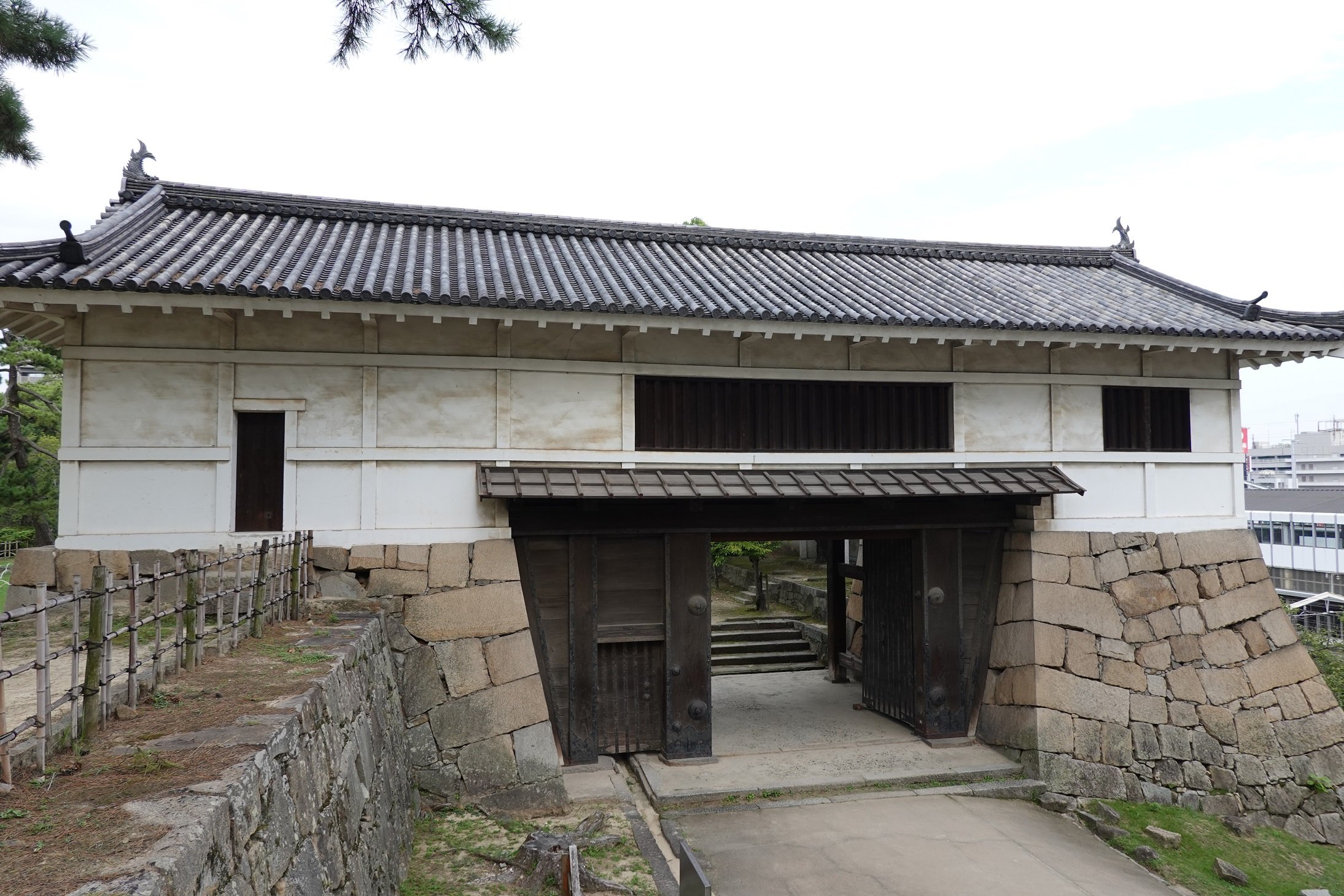 Fukuyama Castle Sujiganegomon (2025) - All You Need to Know Fukuyama Castle Sujiganegomon (2025) - All You Need to Know