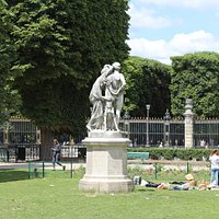 Vue de ce groupe sculpté