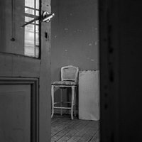 every door is a portal.
Bensousan Han