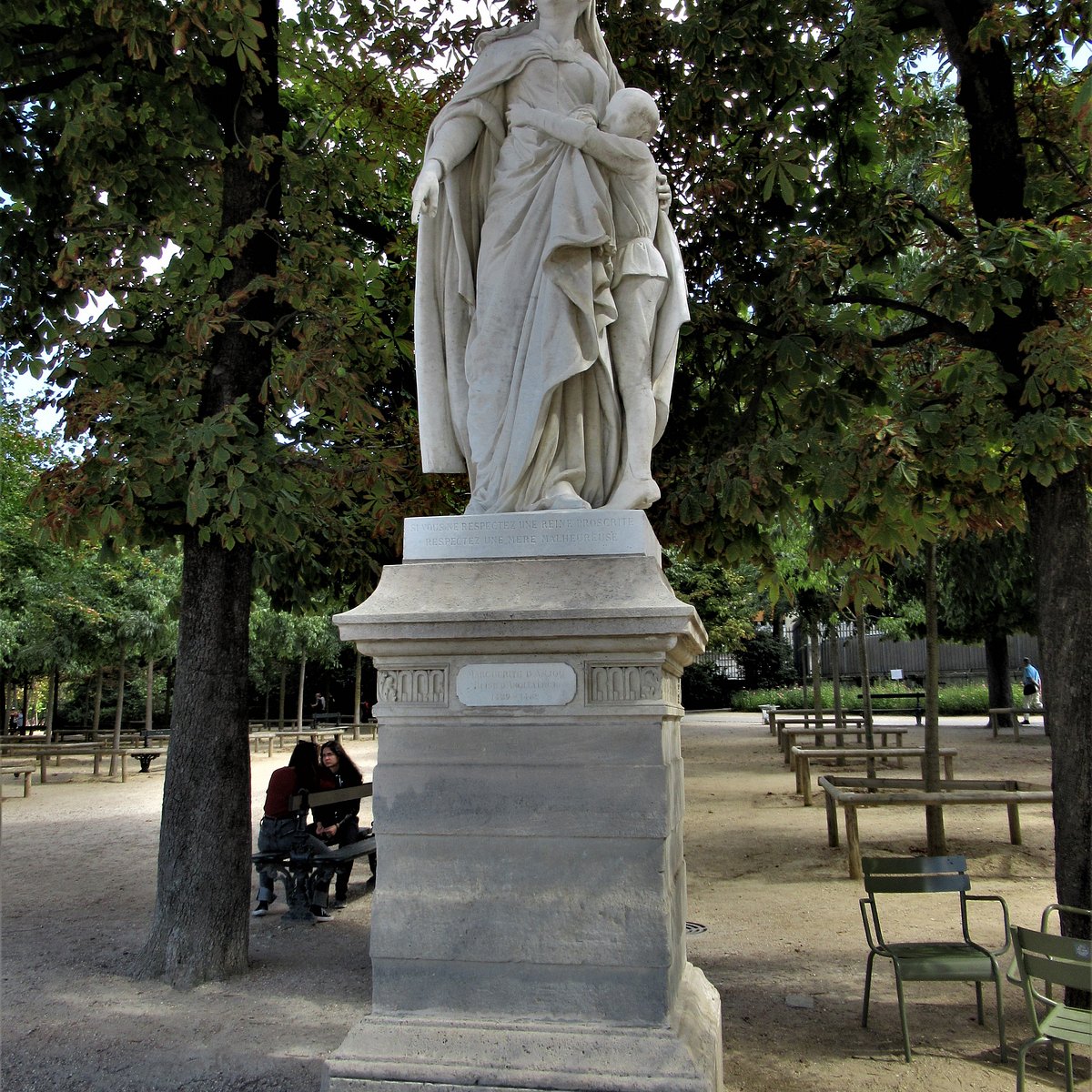 La statue de Marguerite d'Anjou et son fils Edouard (Paris) - All You ...