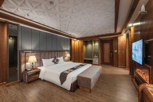 Room & Suite