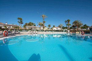 Piscina con cascada hidromasaje y jacuzzi - Picture of Hotel Rural El  Mondalon, Gran Canaria - Tripadvisor