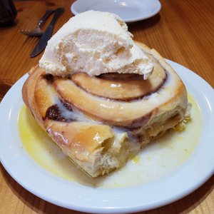 Cinnamon Roll with Vanilla Ice Cream