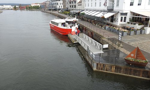 ferry docking at Gjestehaven