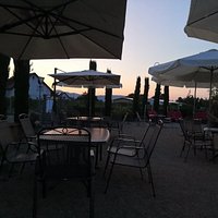 Abends in der Straußwirtschaft