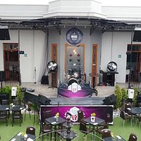 Foto de nuestro jardín donde realizamos shows de música en vivo los viernes, sábados y domingos.