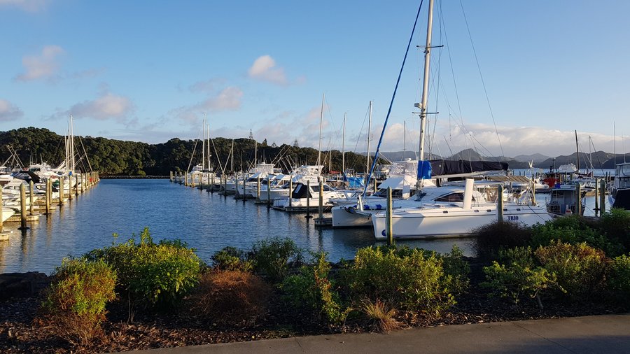 5 minute stroll to the Marina