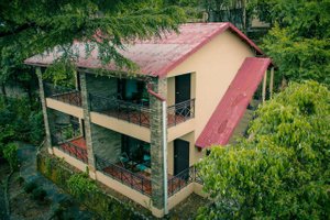 Kasaar Jungle Resort in Almora, image may contain: Resort, Hotel, Building, Cottage