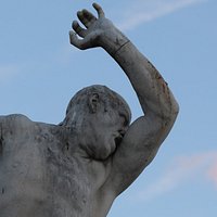 Détail de cette statue