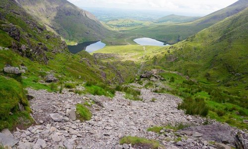 pad naar het dal Carrauntoohil