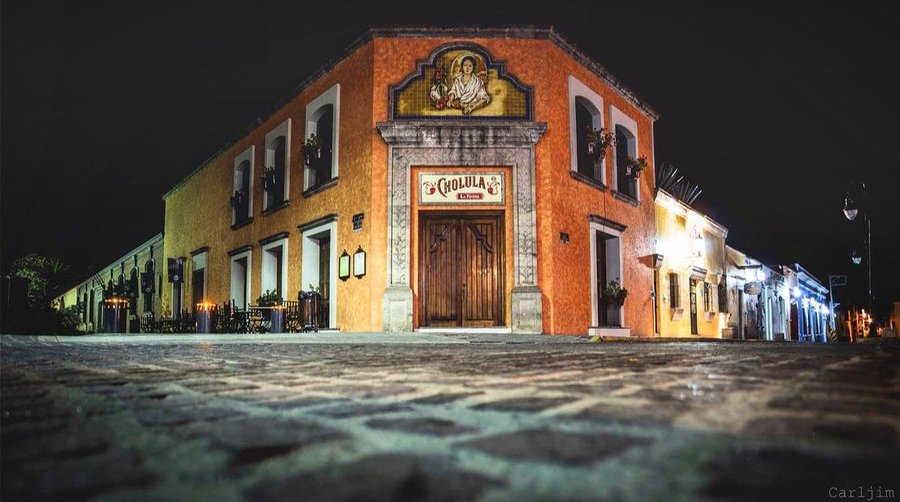 restaurante fonda cholula ubicado aun lado de  mundo cuervo, cerca del hotel solar de las animas y el mejor lugar para comer en el pueblo mágico de tequila jalisco México.
