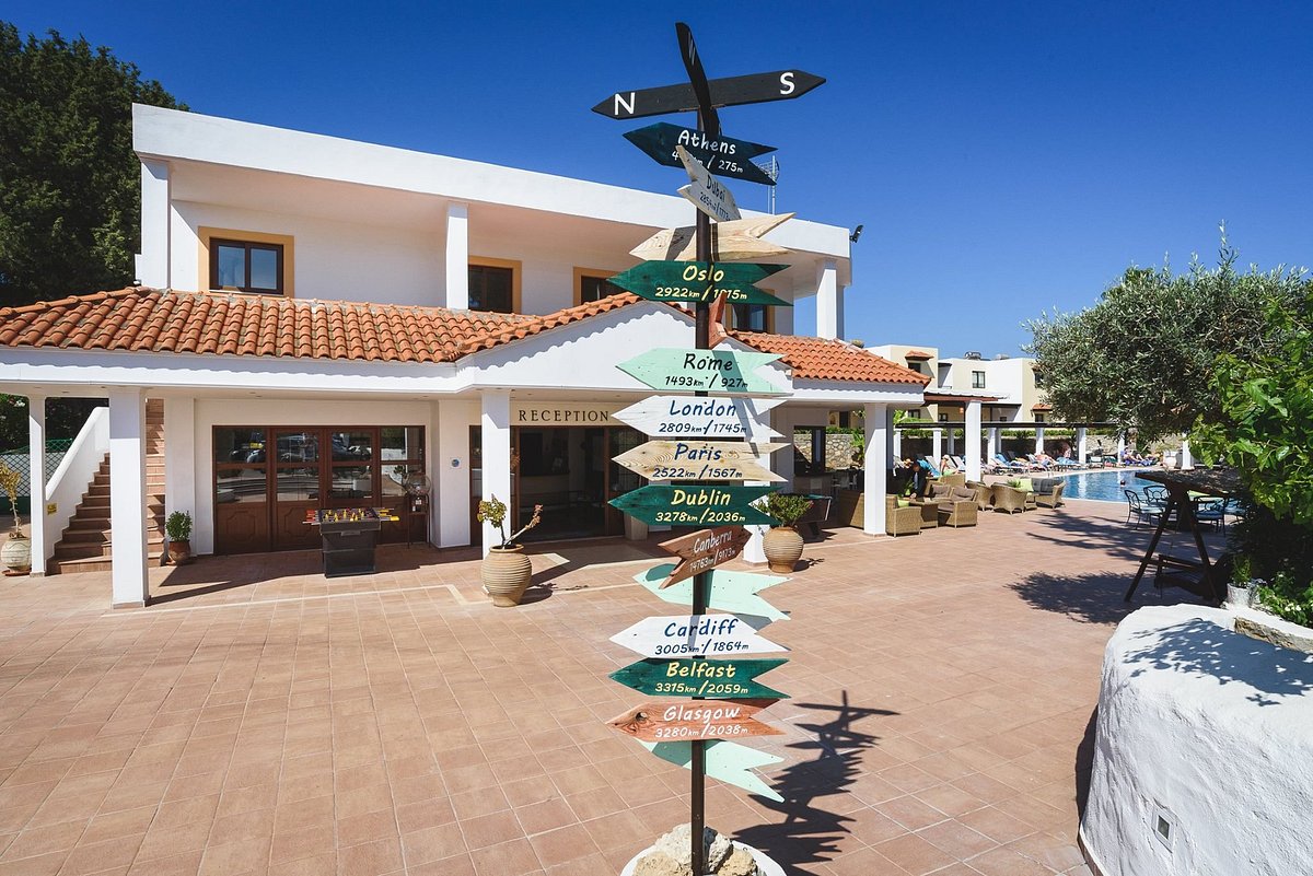 Pefkos Village Resort, ett hotell i Rhodos stad