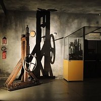 Interno Ecomuseo - Pompa per compressione dei gas voluta da Cruto per tentare di realizzare il diamante artificiale