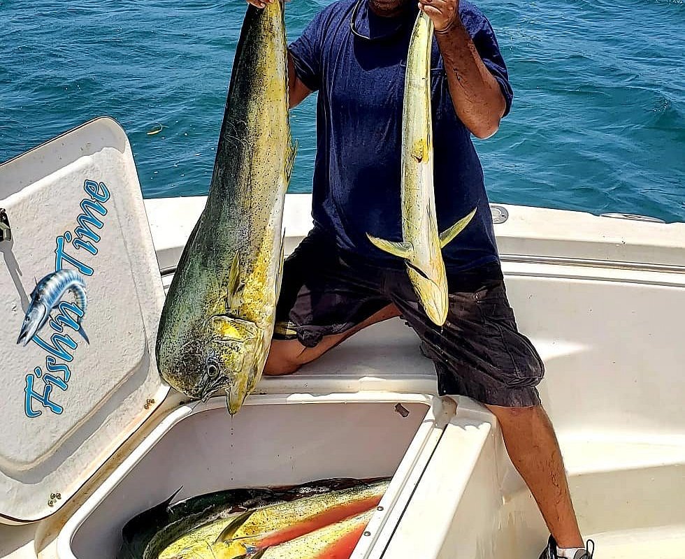 Jackson Marine Adventures - Wahoo fishing on the island of Roatan,  Honduras. Went 1 for 2 on wahoos today using a Nomad DTX, finally got our  wahoo on these lures, and lost