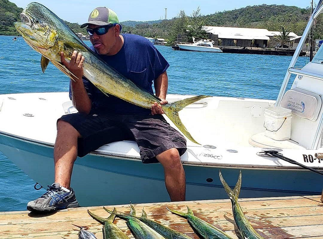 Jackson Marine Adventures - Wahoo fishing on the island of Roatan