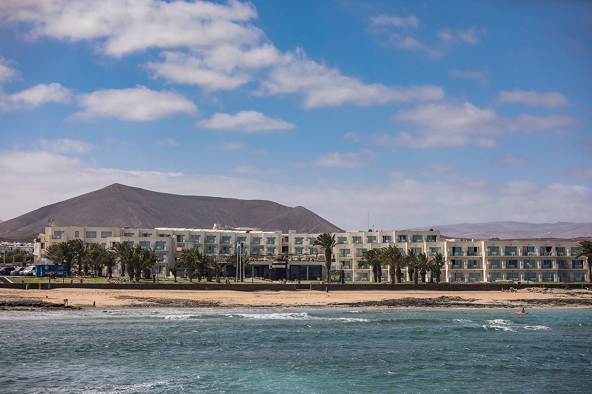 HD Beach Resort &amp; Spa, hotel in Lanzarote