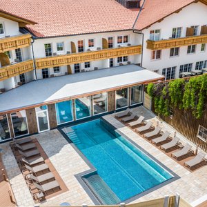 Hotel mit Außenpool