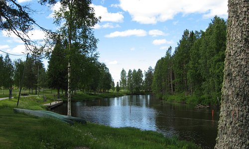 10 km pituinen Kiurujoki yhdistää Haapajärven ja Kiuruveden.  Runnilla vähän ennen Saarikosken puusulkukanavaa joki on kauneimmillaan.