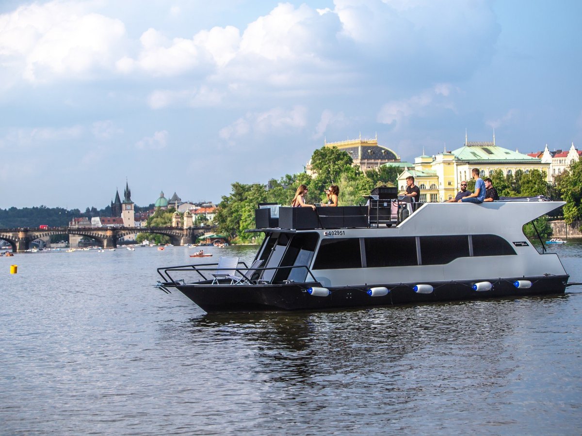 yacht boat praha