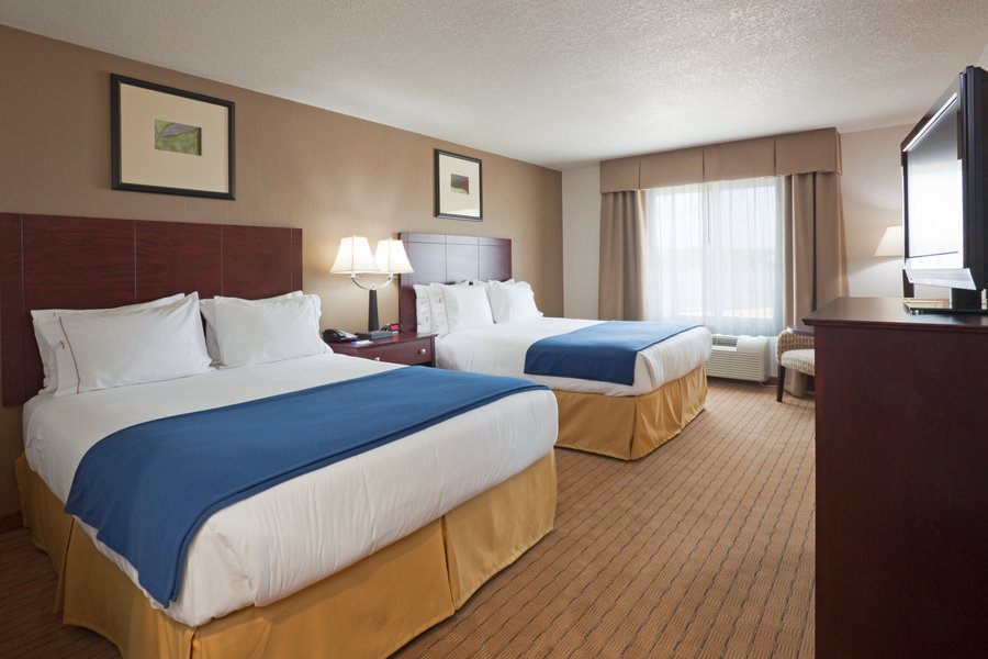 HOLIDAY INN EXPRESS HOTEL & SUITES ANTIGO $81 ($̶1̶0̶0̶) - Updated 2020 ...