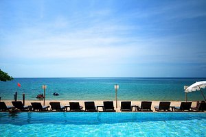The Hive Hotel in Lamai Beach, image may contain: Pool, Water, Summer, Chair