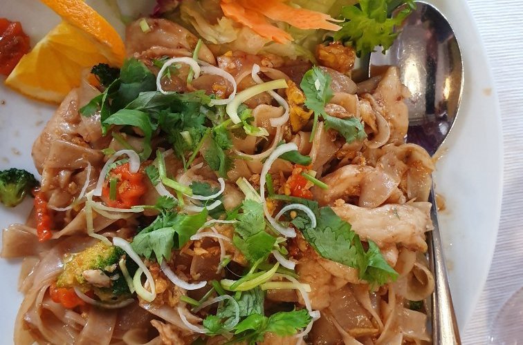 ‪Naa's Thai Cuisine‬
