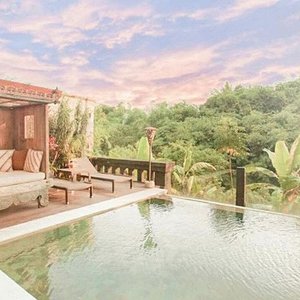 Private Pool at Grand Pool Suite Room