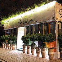 Envie de diner en ville au coeur de Guéliz dans un cadre élégant ? L'Ô à la Bouche vous accueille dans une ambiance chic et décontractée. Le chef étoilé alsacien Hervé Paulus sera ravi de vous faire découvrir sa cuisine alliant bistronomie, gastronomie et terroir français. Arrivé à Marrakech il y a 5 ans, il a d'abord posé ses marmites à la Maison Arabe puis au Palace Es Saadi avant de se lancer