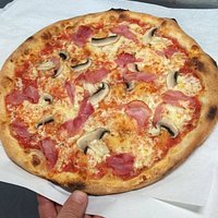 Frankie’s freshly made ham and mushroom pizza 🍕 🍕🍕