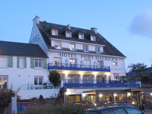 Hotel Port Haliguen in Quiberon, image may contain: Hotel, Inn, Neighborhood, Car