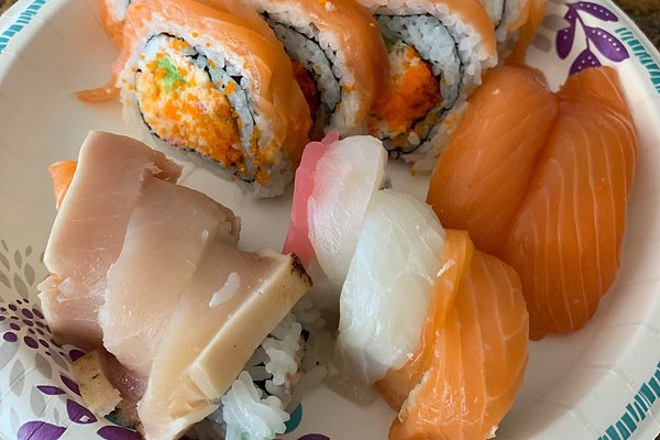 Hawaiian Ultra Ahi And King Salmon With Maki Roll Sushi Set