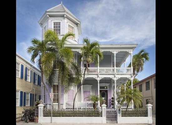 Circa 1890's Queen Anne mini mansion located in the heart of old town. A few blocks from sunset celebration surround by restaurants and museums. Home of Robert the Doll.