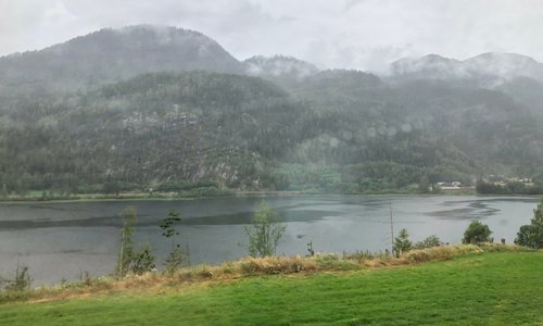 Bergensbanen - Ascending through the hills