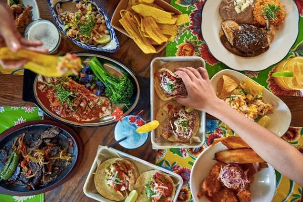 Lolo’s Surf Cantina: Coastal Flavors and Fresh Tacos