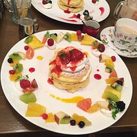 フルーツパンケーキ