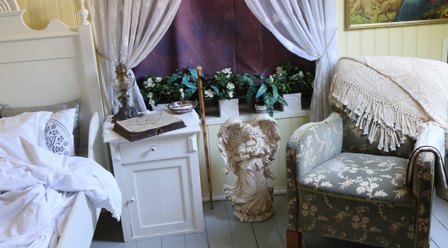 Quarto na Águas Furtadas, onde, alegadamente, terá aparecido o Anjo.