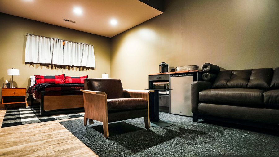 East Bank On Mill Creek Updated 2020 Prices Lodge Reviews Maple Hill Ks Tripadvisor