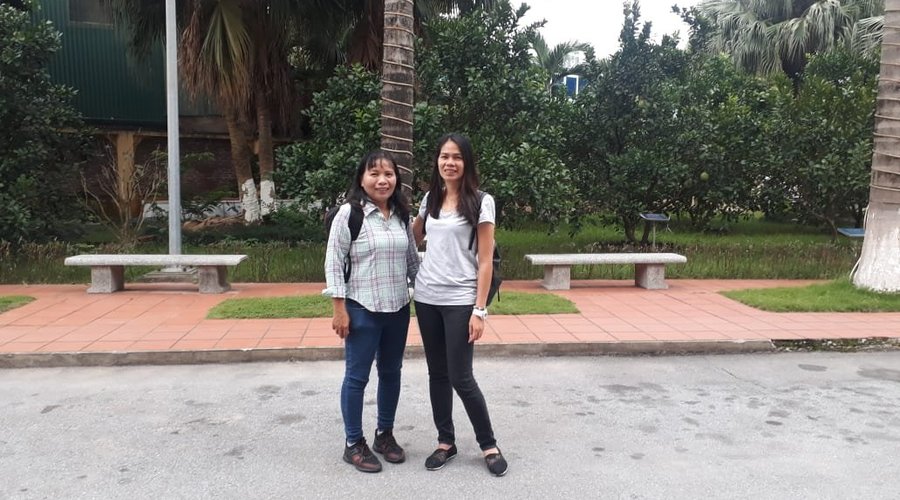 Có vườn cây Bưởi đối diện quầy lễ tân.
