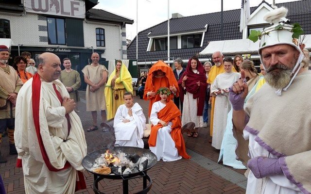 Museum Het Pakhuis organiseert met regelmaat historische evenementen, zoals bijvoorbeeld een Romeinse bruiloft. Kijk op www.hetpakhuisermelo.nl voor de actuele agenda.
Foto: Gert Hofsink