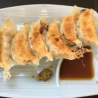 餃子は柚子胡椒でいただく趣向。