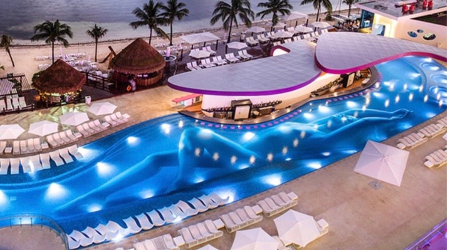 Sexy pool