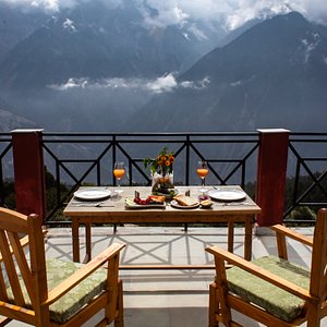 #DinnerWithKinner 
Exquisite dinning with mountain valleys, under the sky.